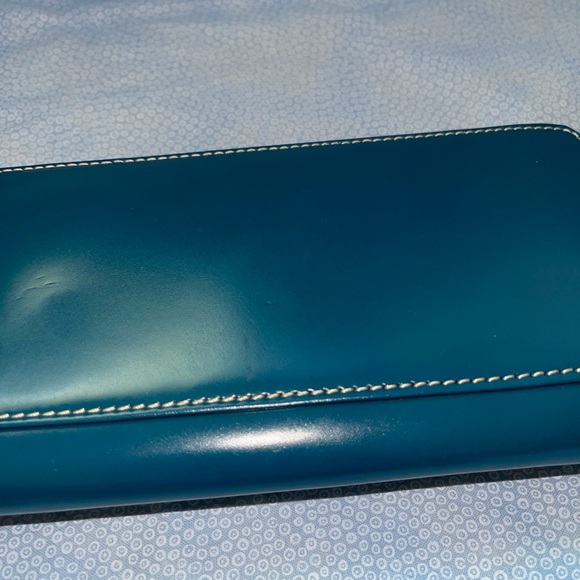 Dooney and Bourke large wristlet from the Selleria collection in Airforc… - Picture 5 of 9